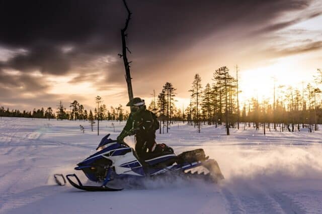 winter sneeuwscooter safari
