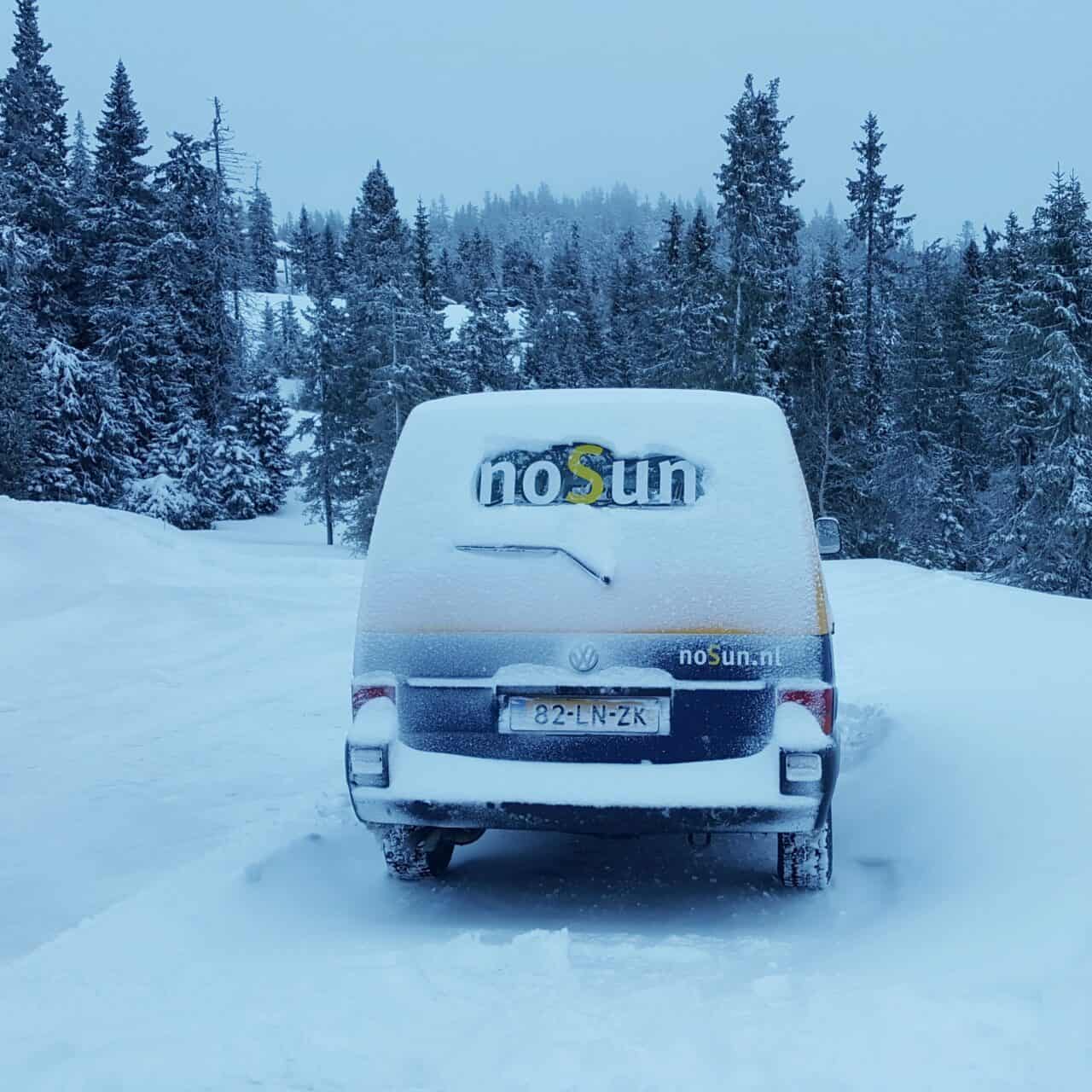 noorwegen-bus-sneeuw