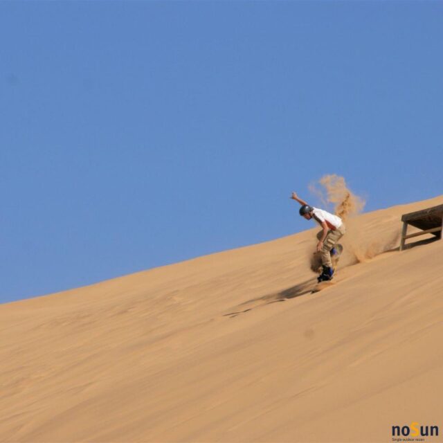 namibië-noSun-groepsreis-sandboarden